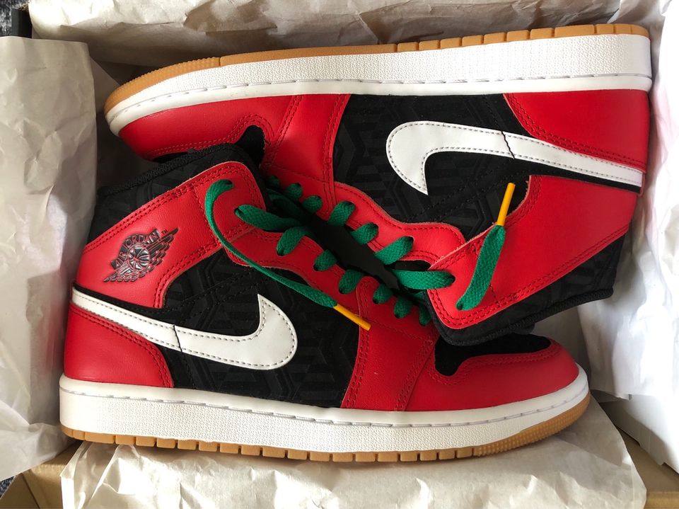 Nike Air Jordan 1 Mid SE  US 8,5 /  Fire Red Black Malachite