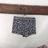 Blumen Muster Shorts kurze Hose flowers bunt Lila blau Blümchen Rheinland-Pfalz - Mainz Vorschau