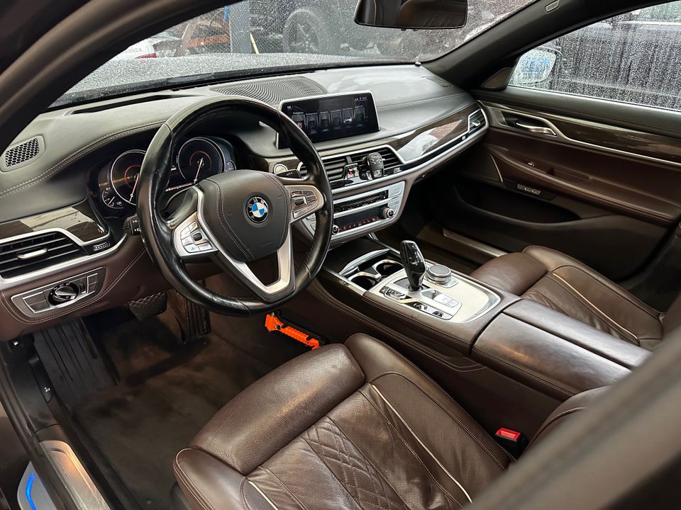BMW 740 e IPerformance+Leder+Navi+SSD+HuD+Gestik+Soft in Versmold
