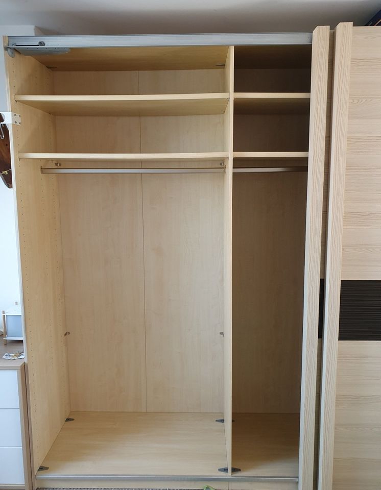 Kleiderschrank Edel-Esche in Bersteland