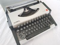 Koffer-Schreibmaschine Olympia Traveller 1970er schwarz/weiß Deko Kiel - Hassee-Vieburg Vorschau