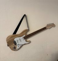 E-Gitarre wie neu mit Tasche Verstärker und Plates Niederzissen - Oberdürenbach Vorschau