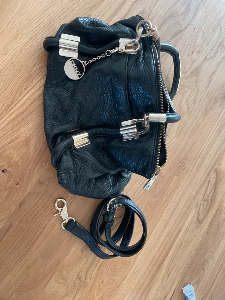 DKNY Handtasche aus Leder in Sauerlach