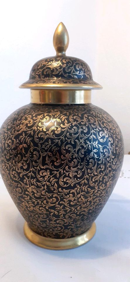 Antik alt Porzellan große Deckel Vase Urne in Melle