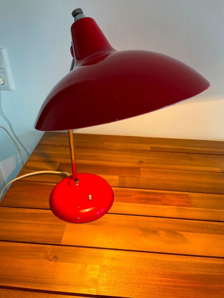 Kaiser Bauhaus Lampe rot in Pentenried