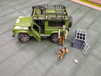 BRUDER Land Rover Defender mit Förster und Hund Sachsen - Kamenz Vorschau