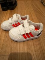 Weiße Adidas kinderSchuhe Frankfurt am Main - Gallusviertel Vorschau