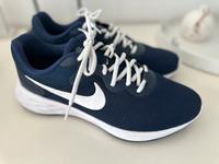 Nike Revolution 6 Sneaker Gr. 44,5 (10,5) dunkelblau Herzogtum Lauenburg - Breitenfelde Vorschau