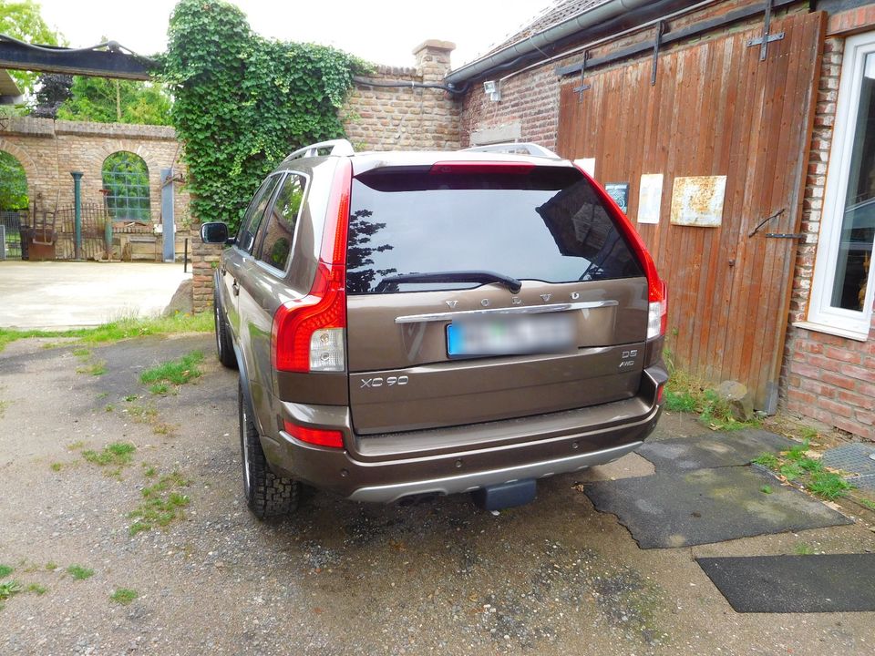 Volvo XC 90, D5 Momentum Geartronic 7 Sitzer, AHK, GSD, Navi in Rheinberg