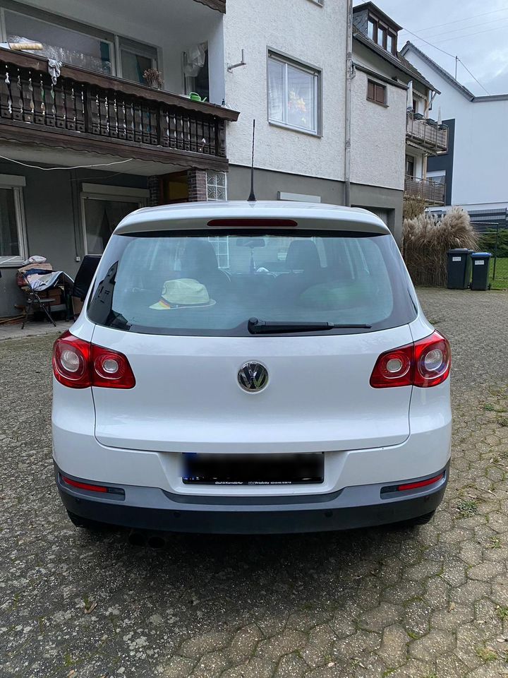 VW Tiguan weiß in Koblenz