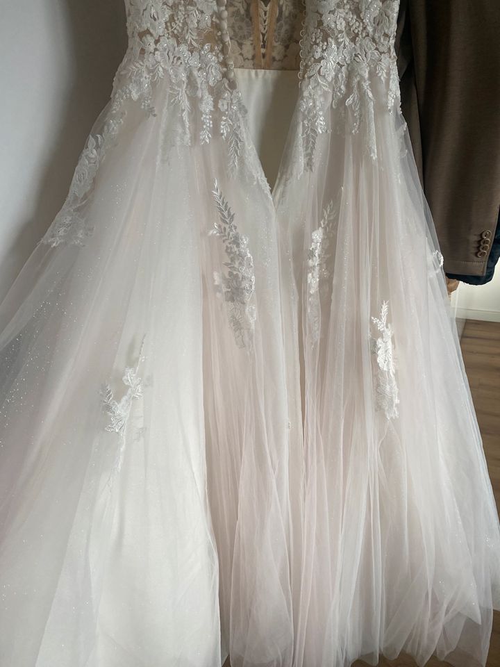 Brautkleid Glitzertüll Transparent mit Reißverschluss und Knöpfen in Untersiemau