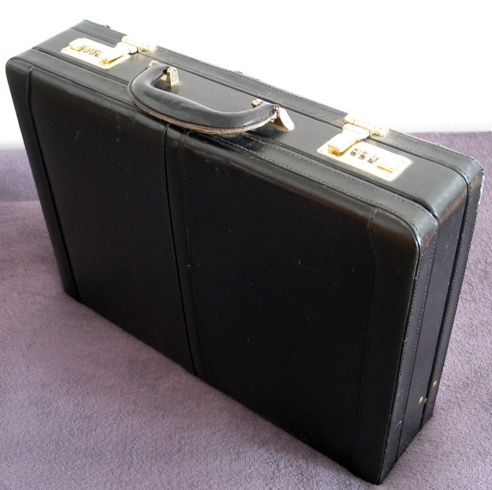 Aktenkoffer mit Zahlenschloss, Leder, schwarz- neuwertig in Neukirchen