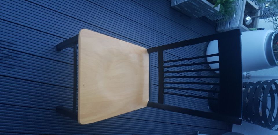 Stuhl Holz schwarz Holz Rückenlehne mit Streben in Rheinstetten