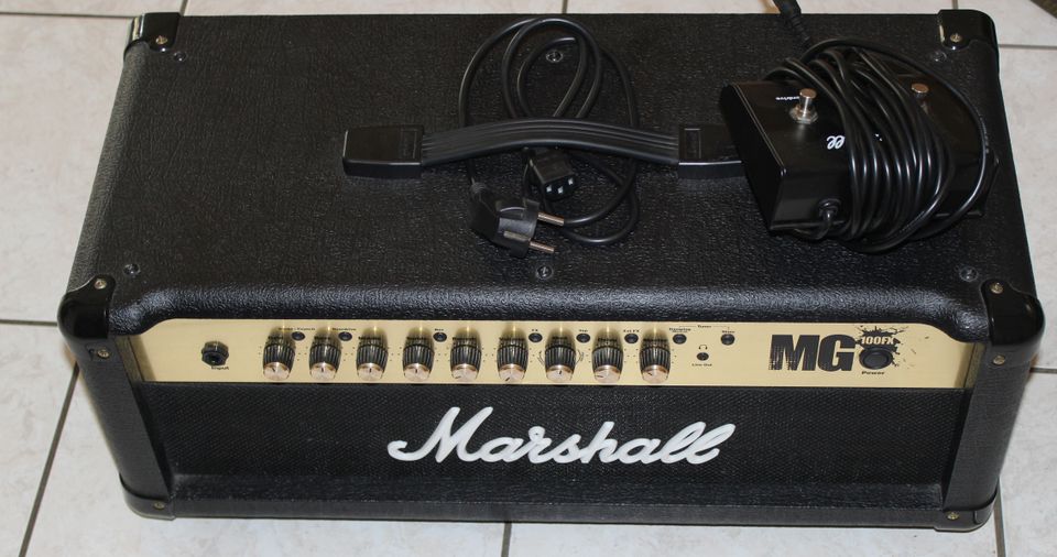 Marshall MG 100 FX mit Fußschalter in Kürnbach