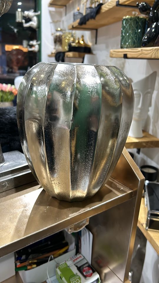 Blumenvase aus Metall in Herne