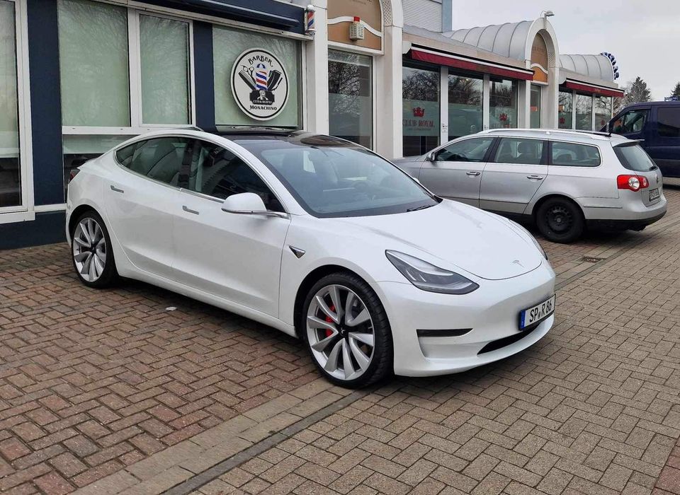 Tesla Model 3 Performance in Speyer