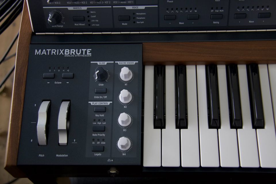 Arturia MatrixBrute 49-Key Synthesizer in München