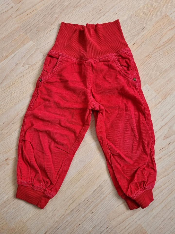 Rote Cordhose, Größe 86 in Berlin