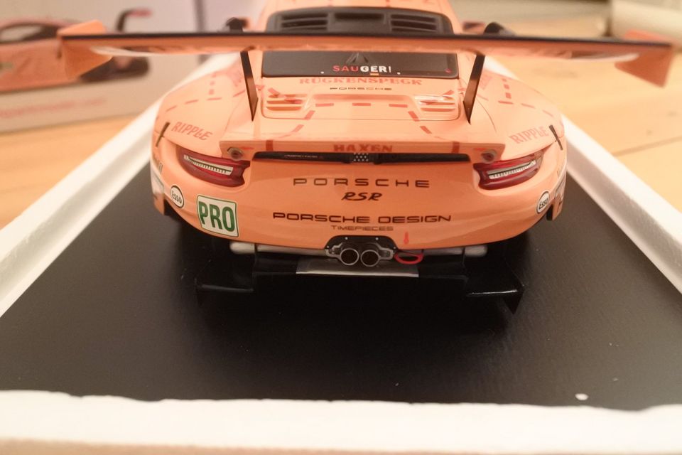 1/18 Spark 18S393 PORSCHE 911 991 RSR Pink Pig Le Mans 2018 in Berlin