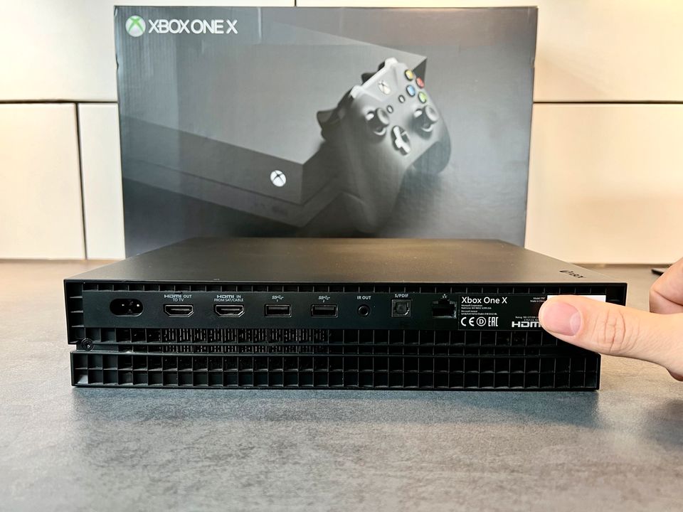 Xbox one X in Schwieberdingen