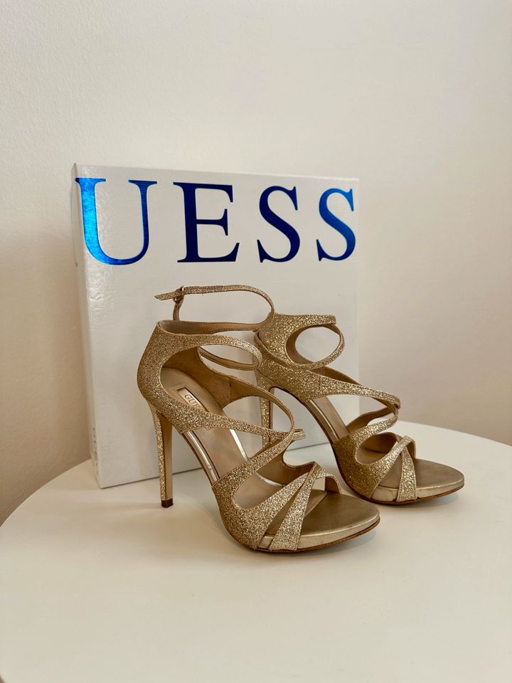 Guess Sandalen mit Absatz Größe 35 Nude Gold 10,5cm Glitzer in Berlin