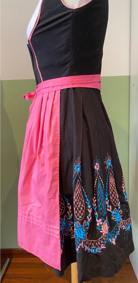 Vintage Dirndl Tracht 32/34 schwarz mit Stickereien❣️ in Landshut