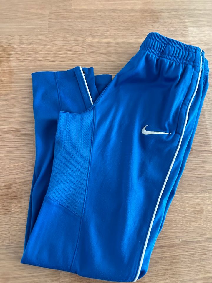 Royalblaue Nike Jogginghose Gr.xs 122-128 in Mettlach