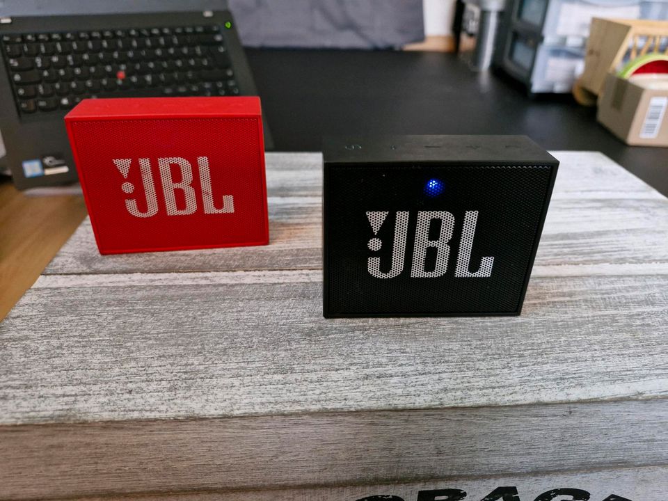 JBL Go mobiler Bluetooth Lautsprecher schwarz + rot in Höxter