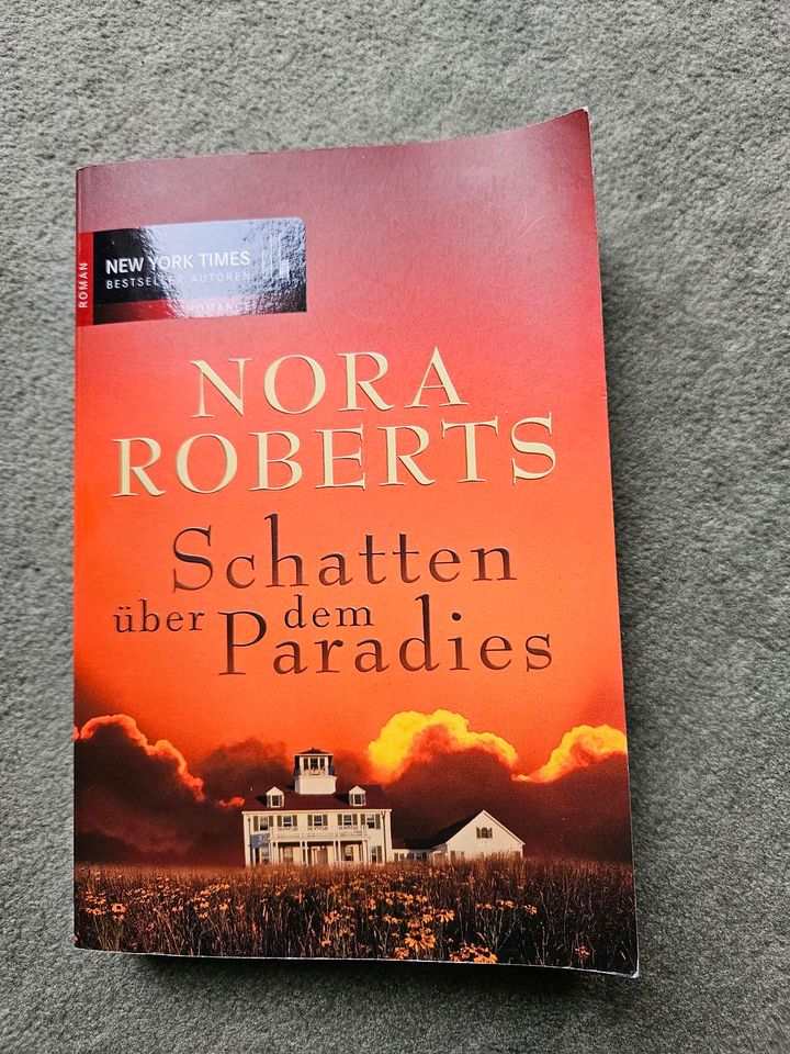 Schatten über dem Paradies von Nora Roberts in Pirna