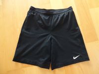 Nike Short schwarz Gr. 140-152 Bayern - Freising Vorschau