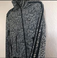 Adidas Jacke schwarz weiß floral Gr.XS Dresden - Lockwitz Vorschau