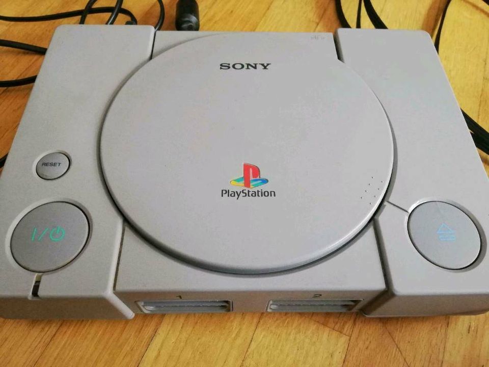 Playstation 1 + Zubehör  *Ungechipt in Brühl