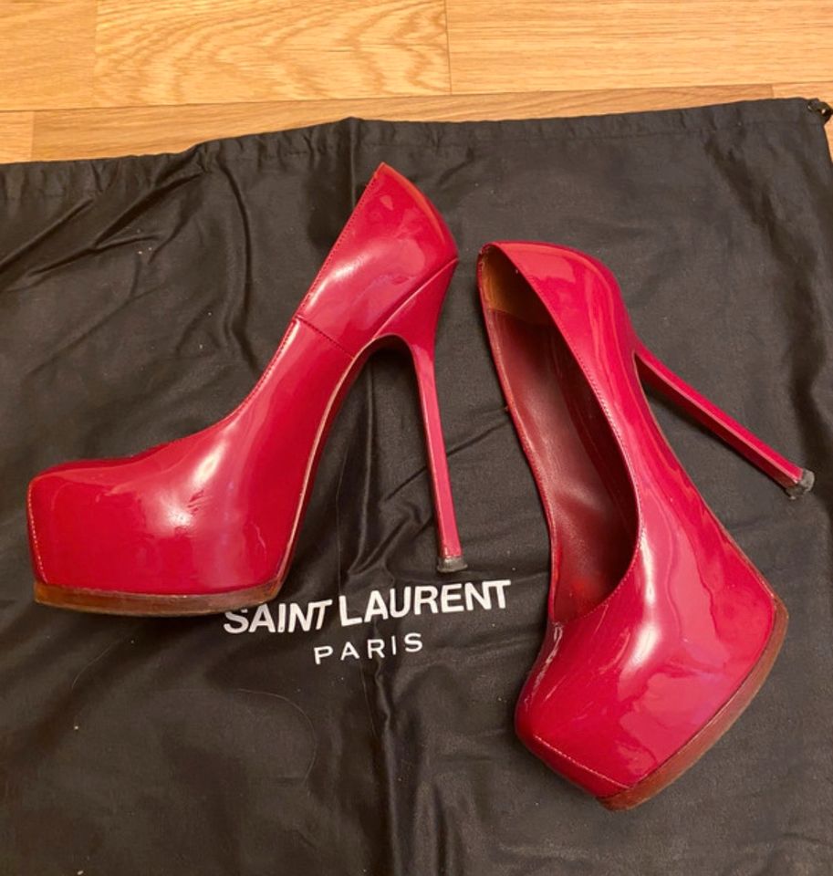 Yves Saint Laurent Pumps in Berlin