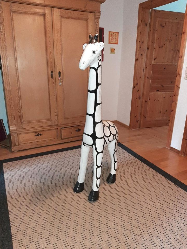 Giraffe aus Pappmache in Datteln