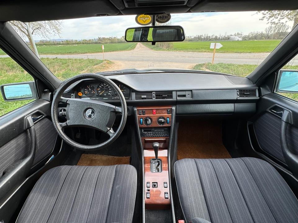 Mercedes Benz W124 300D Mopf Automatik, Schiebedach, 2 Hand in Darmstadt