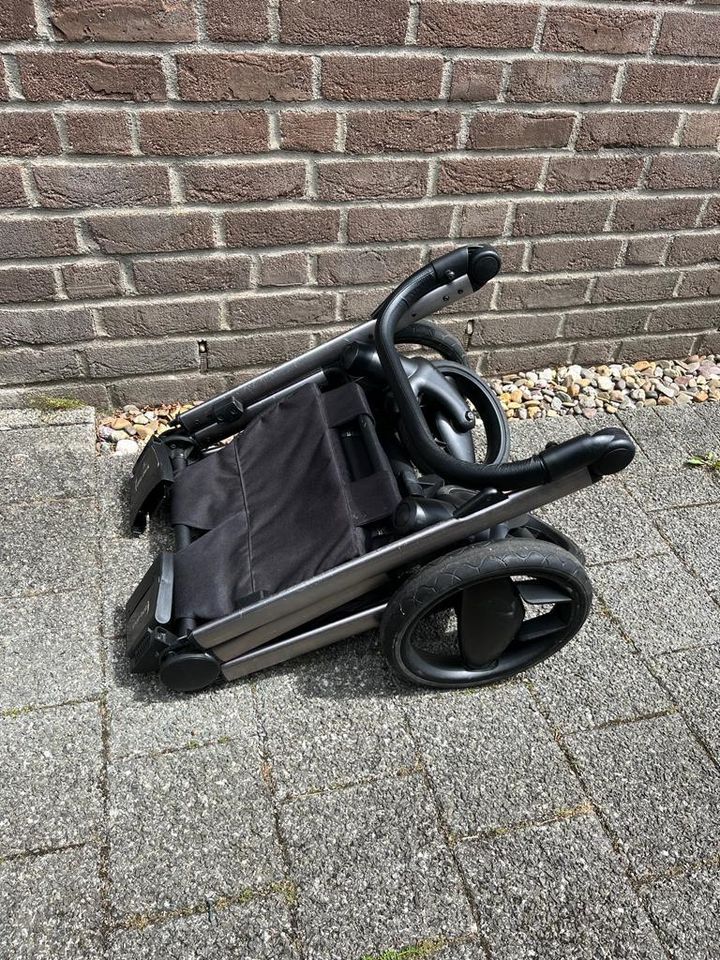 Kinderwagen mit Zubehör in Wermelskirchen