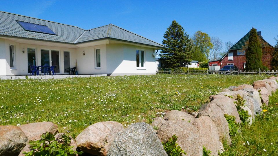 Insel Rügen!  großes Ferienhaus (EFH) direkt am Meer, neuer Preis! in Dranske