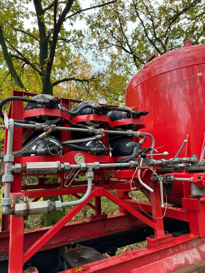 Abrollcontainer , Löschcontainer , Feuerwehr in Verden