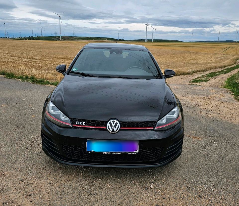 VW Golf 7 GTI 2,0l TSI 220PS DCC 8-fach Bereift in Wöllstein