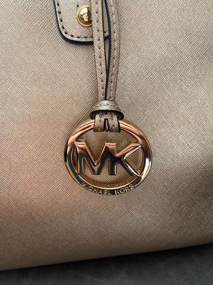 Michael Kors Tasche gold/rosé - gold in Aachen