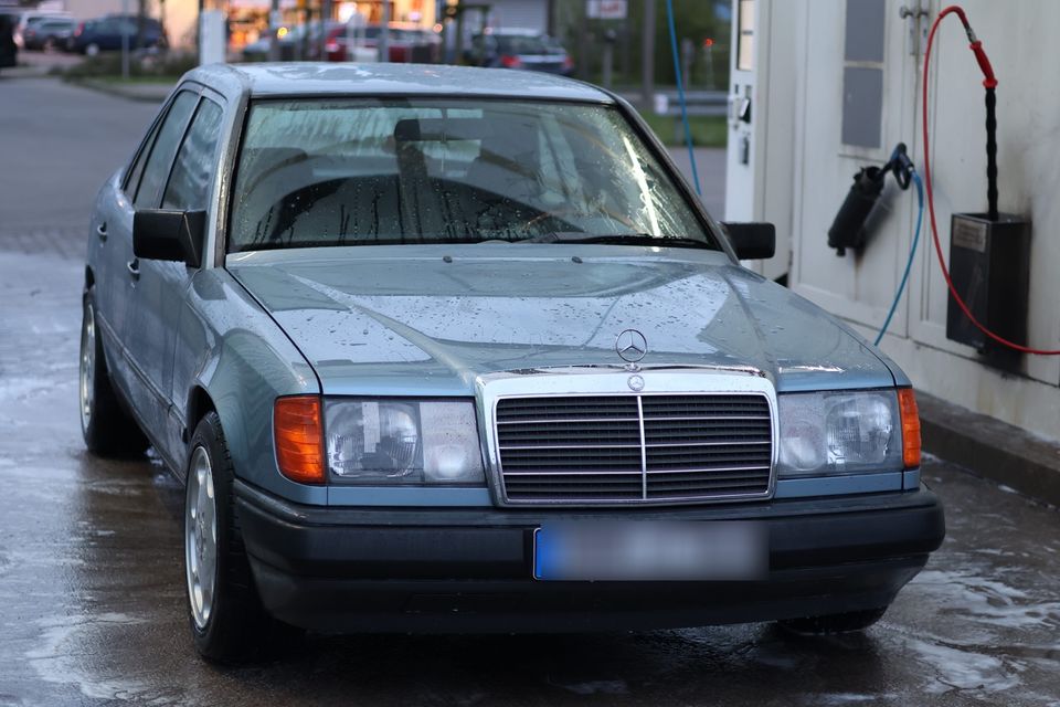 Mercedes-Benz W124 260E 1986 TÜV neu in Rostock