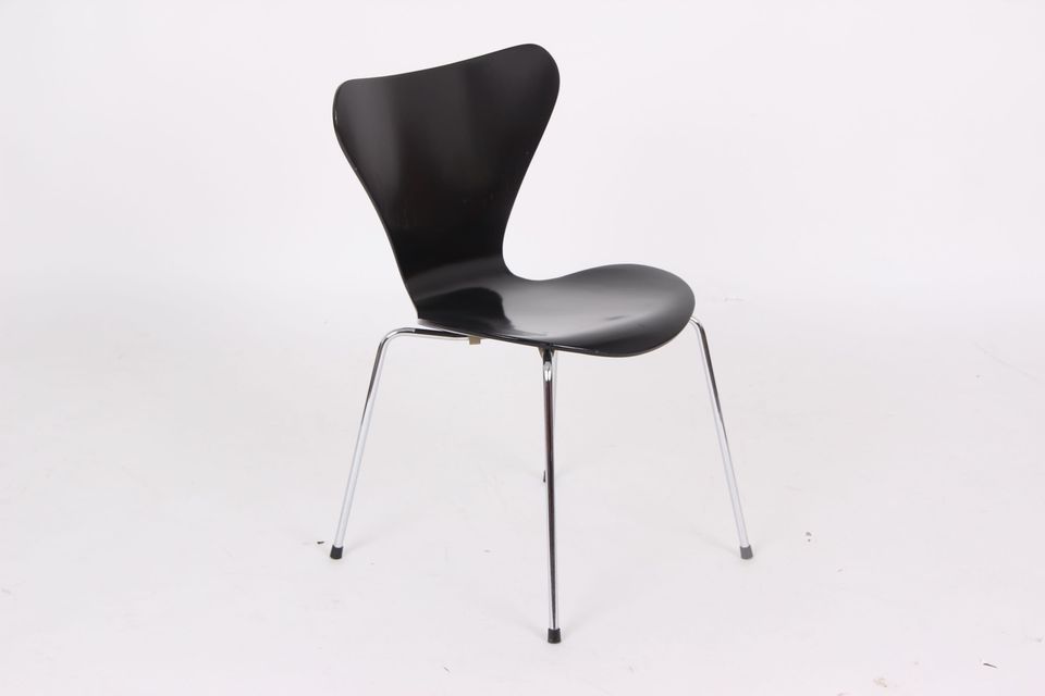 Arne Jacobsen 3107, 4 Stühle – schwarz Fritz Hansen in Harrislee