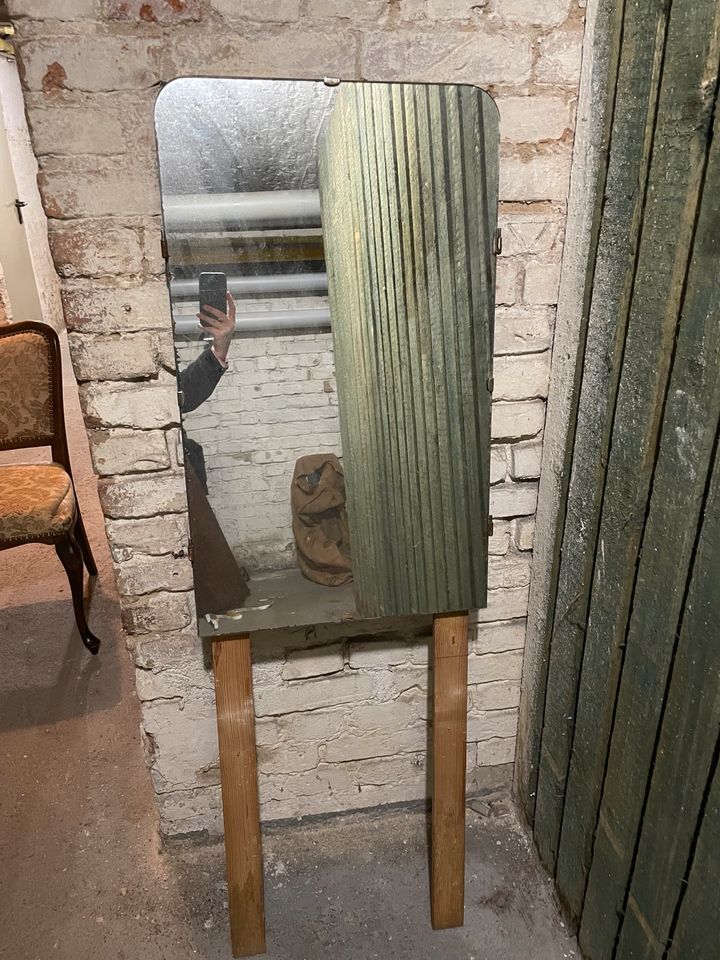 Spiegel mit Holz in Berlin
