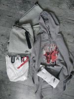 Nike tech fleece Hose Socken T-Shirt hoodie Berlin - Wilmersdorf Vorschau