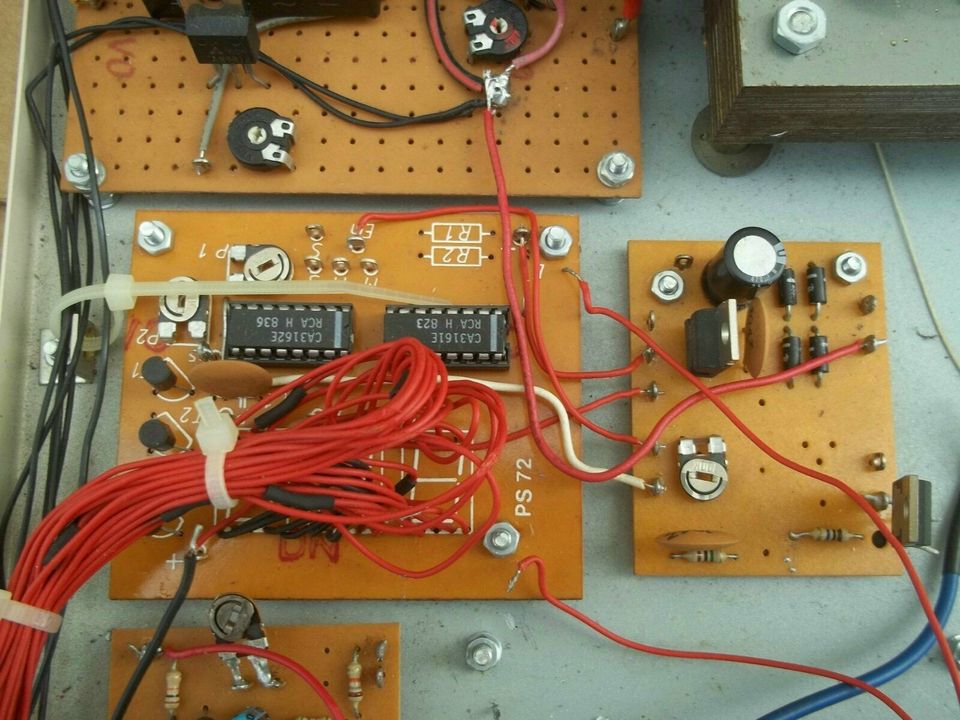 Elektronik Gehäuse LED digital Anzeige Lautsprecher Netzteil in Bünde