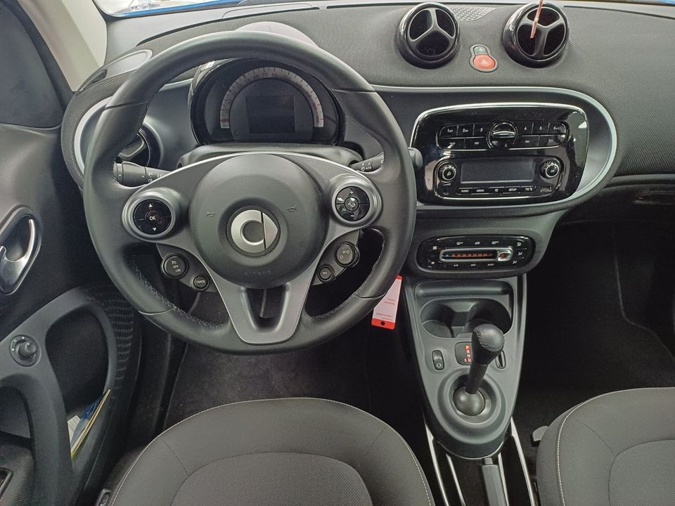 Smart Fortwo Benziner / viele Extras/ Pano/ Sitzheizung/ Tempomat in Malchow
