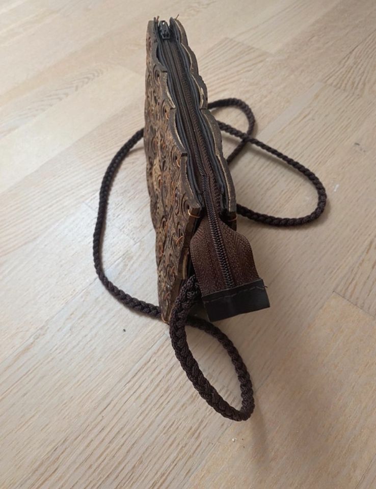 Handtasche mit Holzverkleidung in München