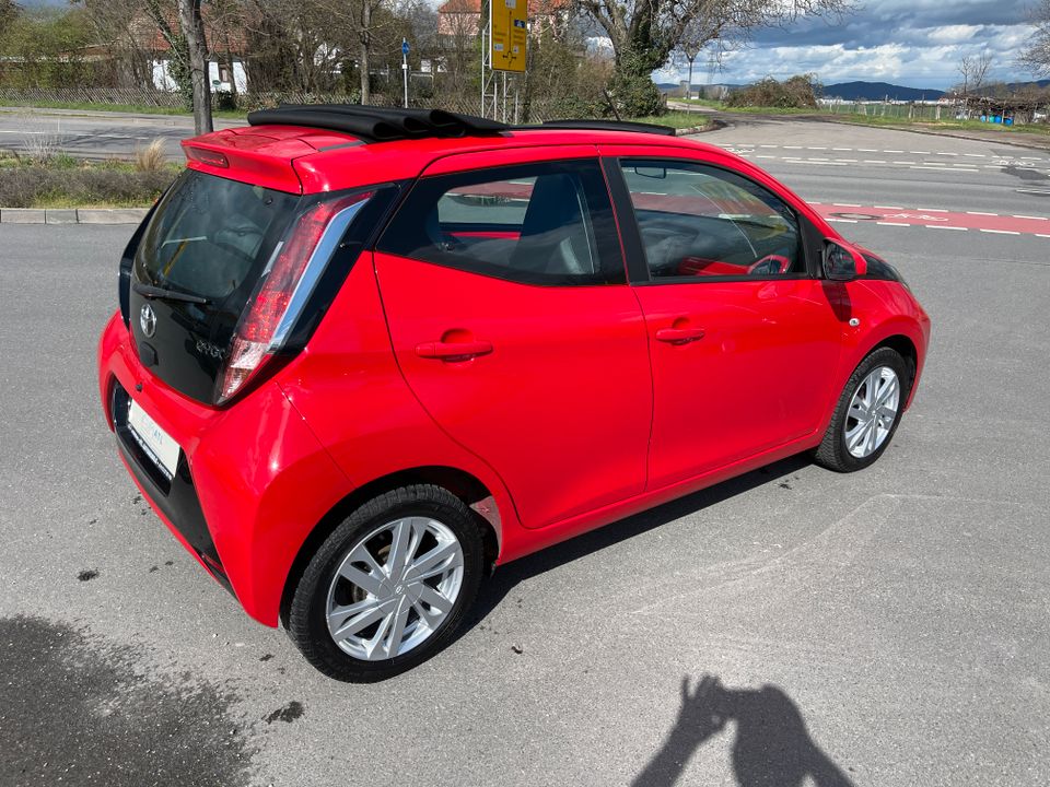 Toyota Aygo x-wave Faltdach/Rückkamera/Klima in Ladenburg