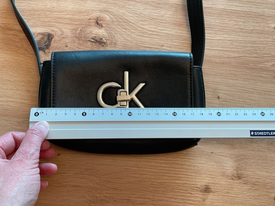 Calvin Klein Bauch-Tasche Gürtel-Tasche Re-Lock schwarz silber in Berlin