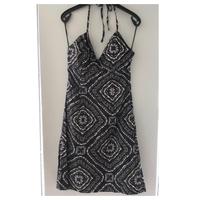 NEUWERTIG ☀️ Neckholder Kleid 34 figurbetont ☀️ H&M Nordrhein-Westfalen - Bergneustadt Vorschau
